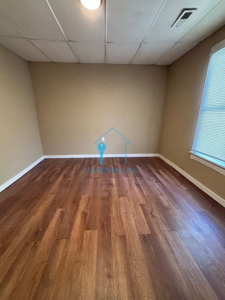 703 S Alleghany St - Photo 6 of 10