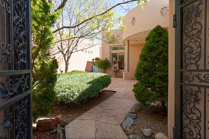 featured image of 16 Prairie Crest Dr