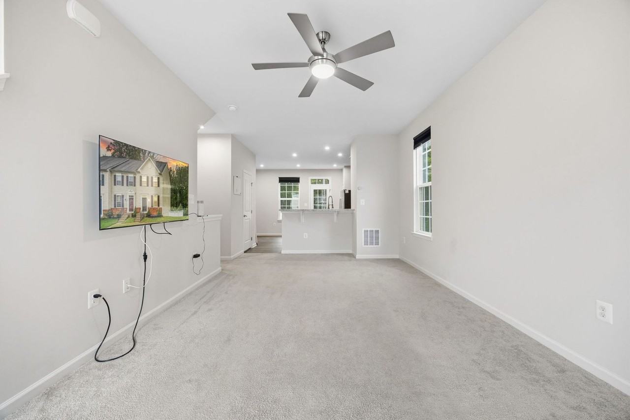 622 Streamview Dr - Photo 6 of 38
