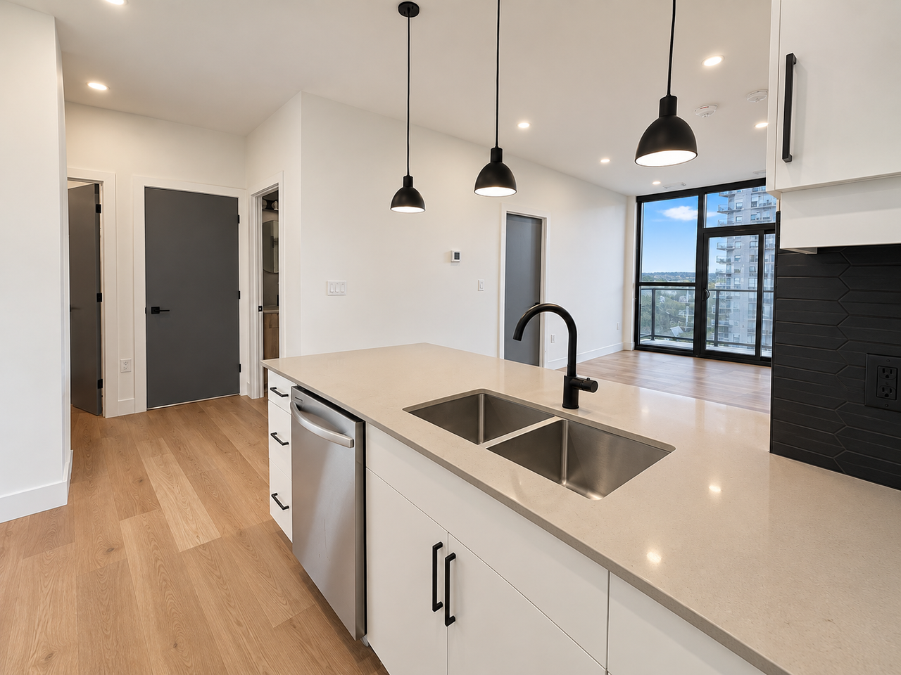 100 Fullarton Street #823 - Photo 7 of 27