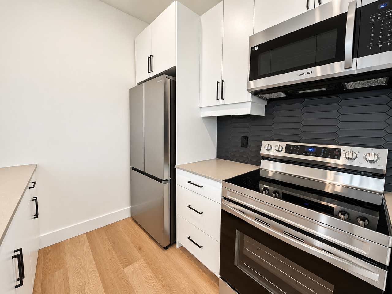 100 Fullarton Street #823 - Photo 6 of 27