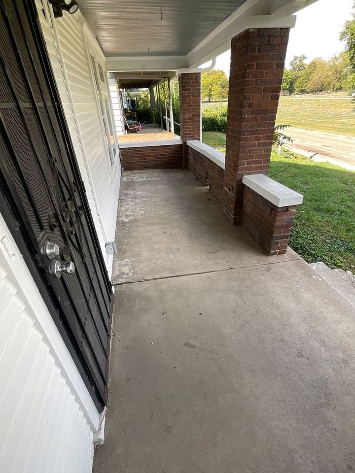 609 W 32nd St - Photo 2 of 24