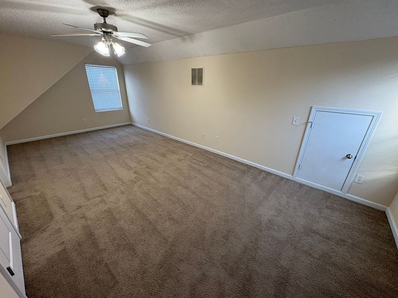 390 Bridgewater Cir - Photo 6 of 13