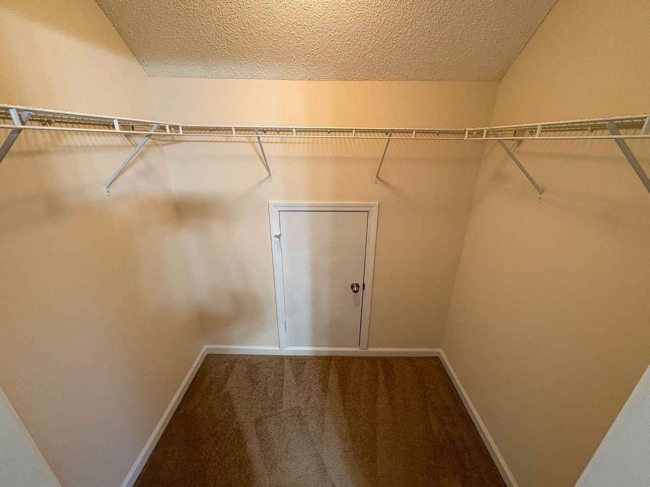 390 Bridgewater Cir - Photo 7 of 13