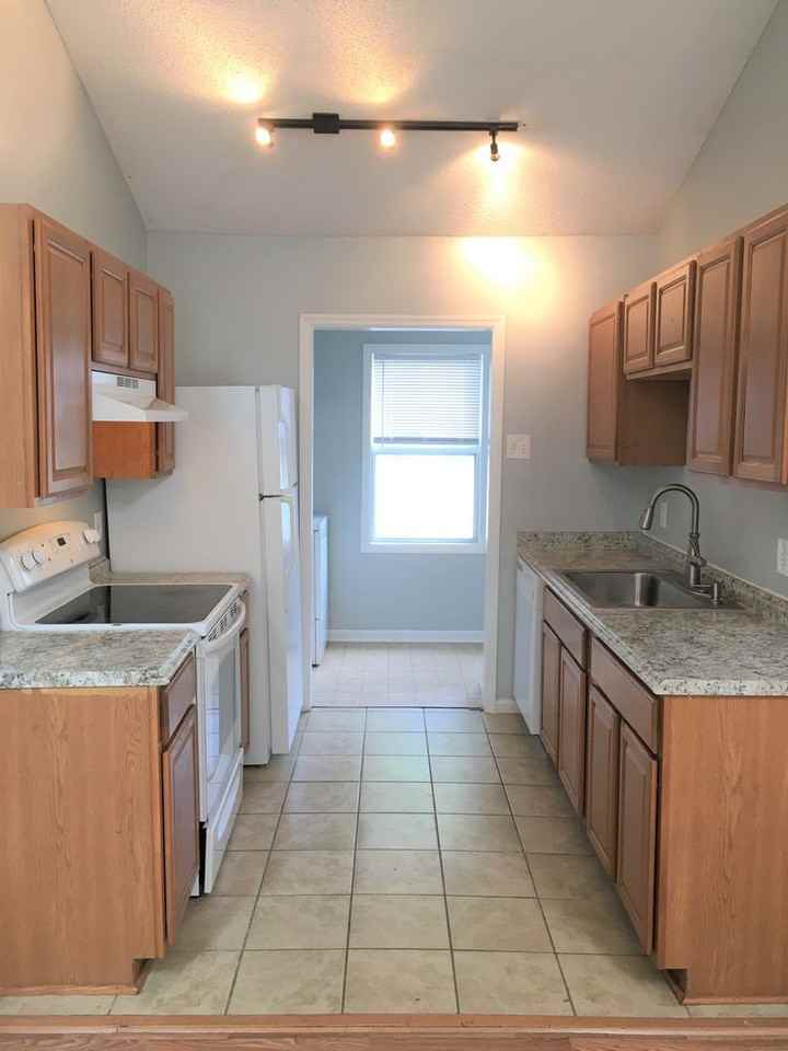721 S Merritt Mill Rd - Photo 7 of 17