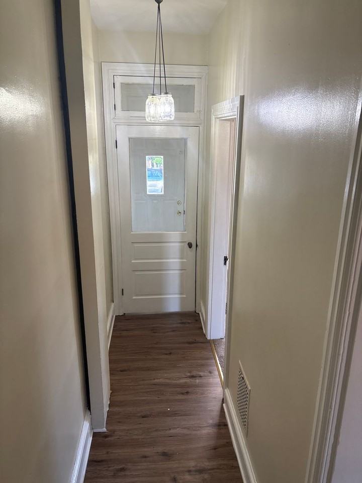 1117 W King St - Photo 6 of 28