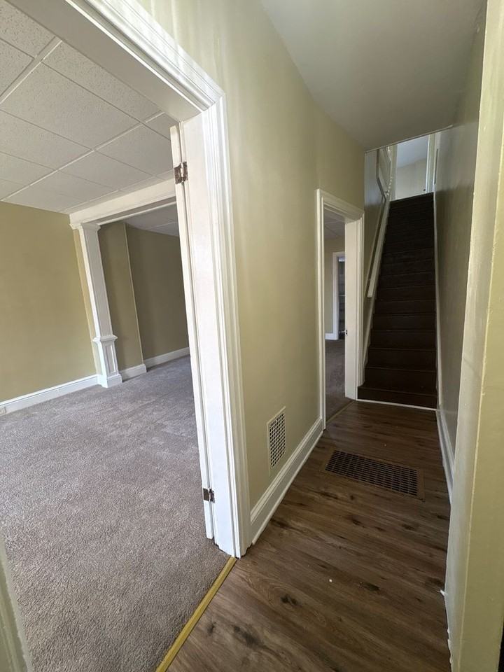 1117 W King St - Photo 7 of 28