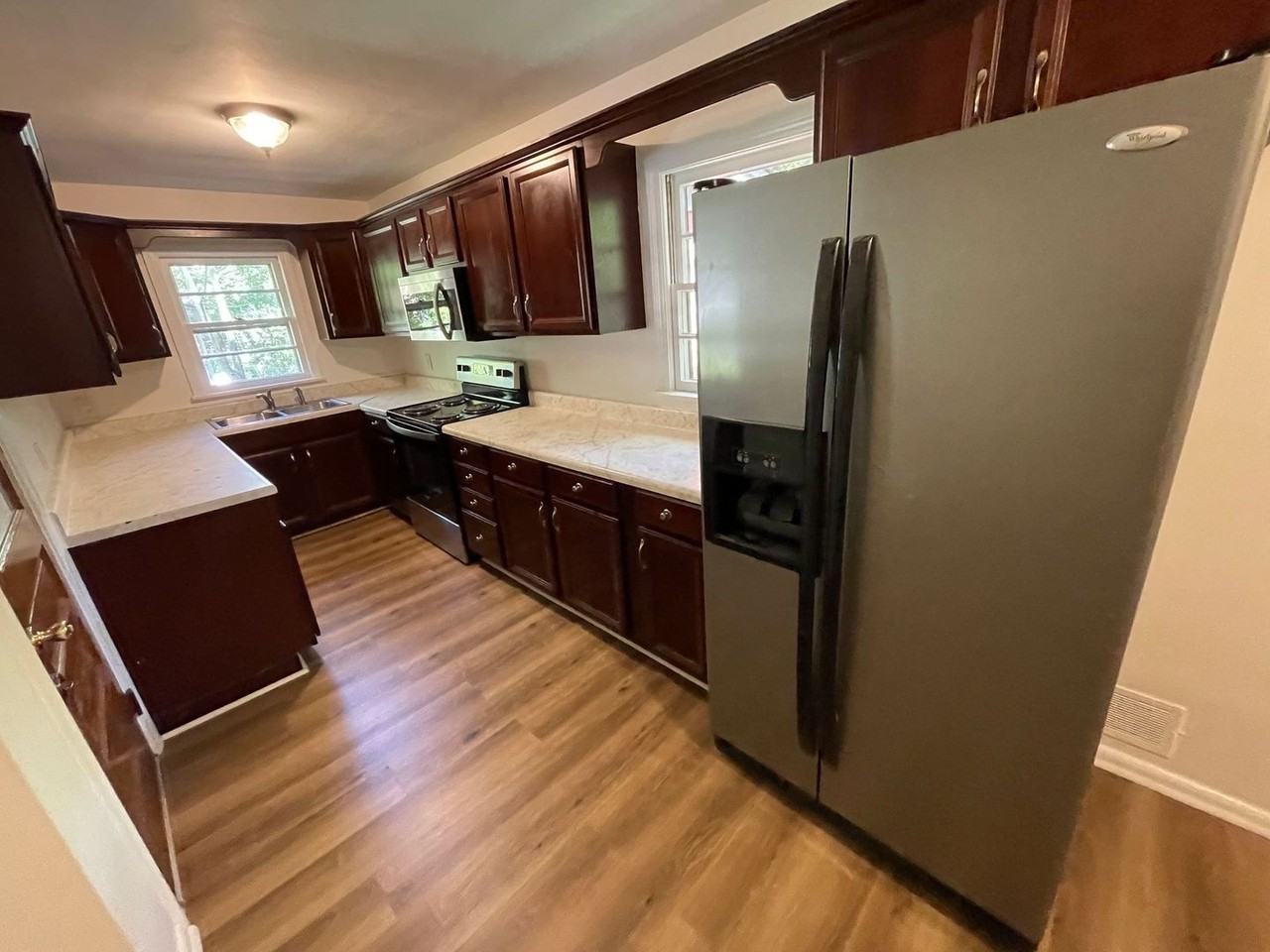1008 Hardin Dr - Photo 2 of 16