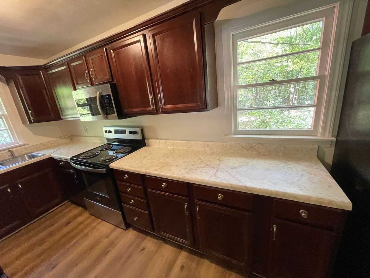 1008 Hardin Dr - Photo 3 of 16