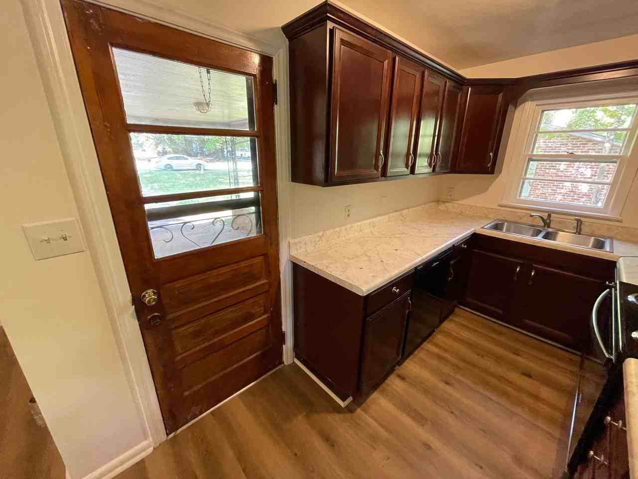 1008 Hardin Dr - Photo 4 of 16