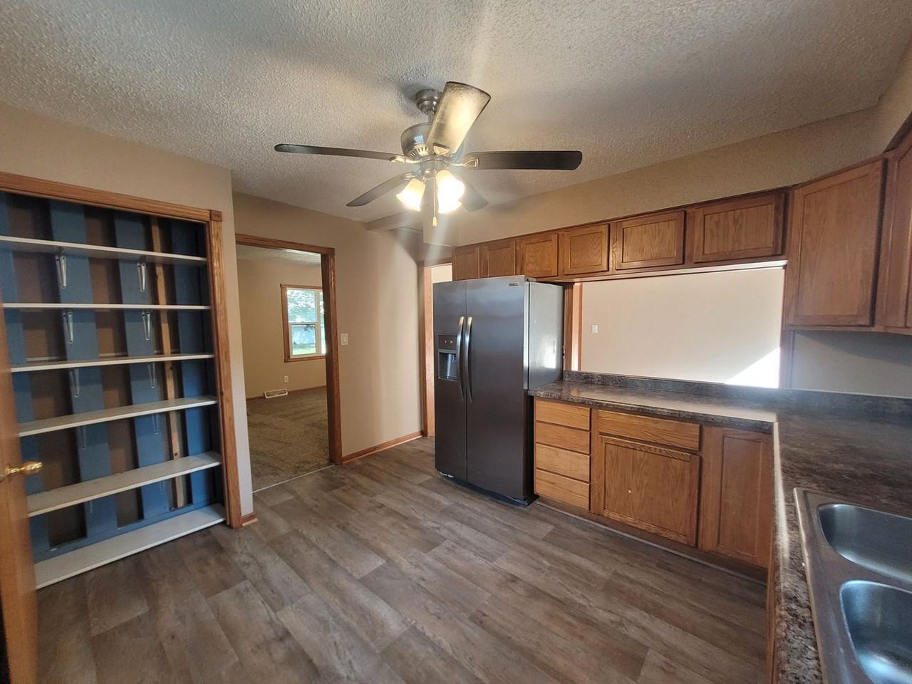2209 E 40th St - Photo 5 of 28