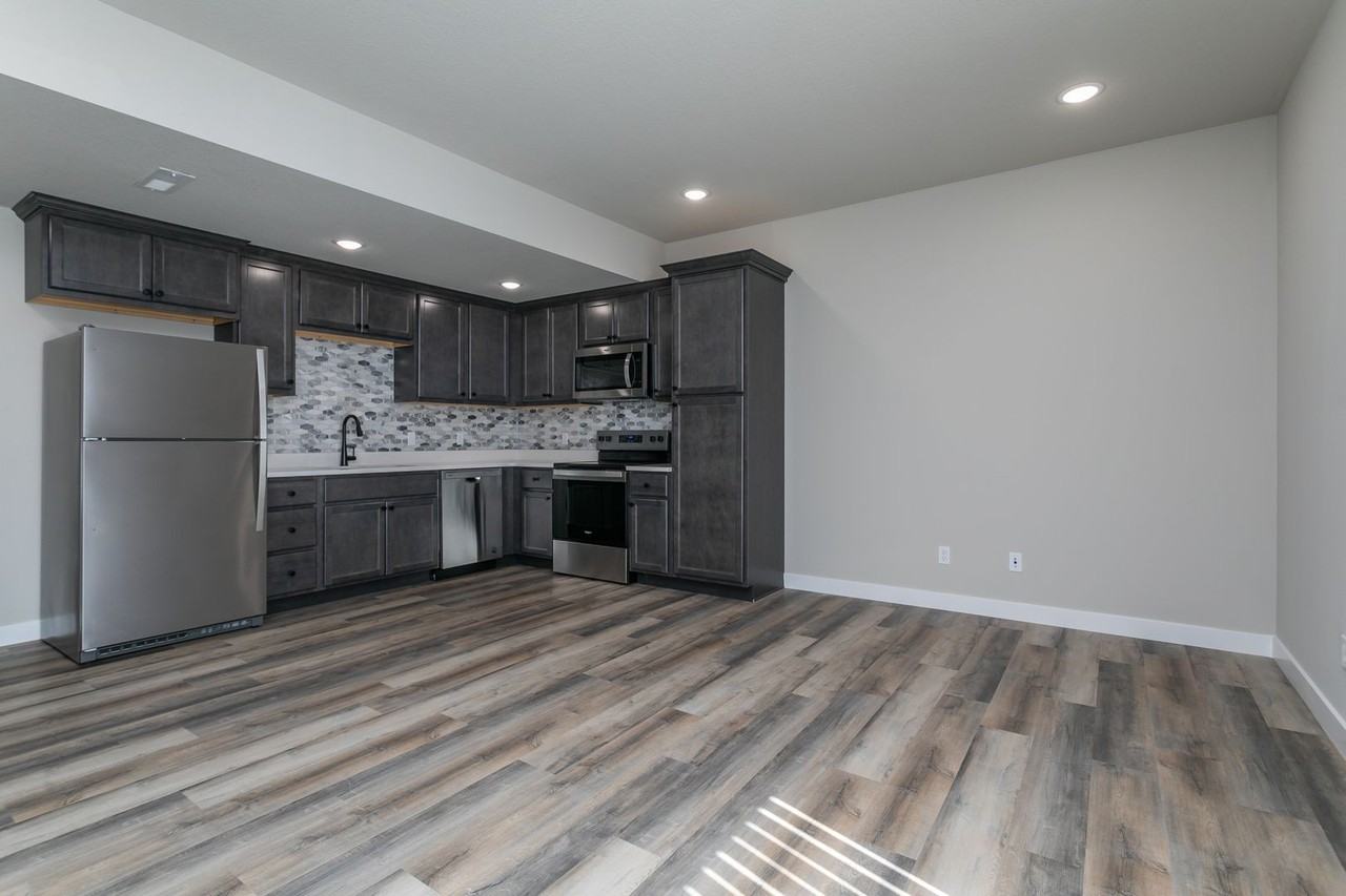 1617 University Townhomes - Photo 4 of 14