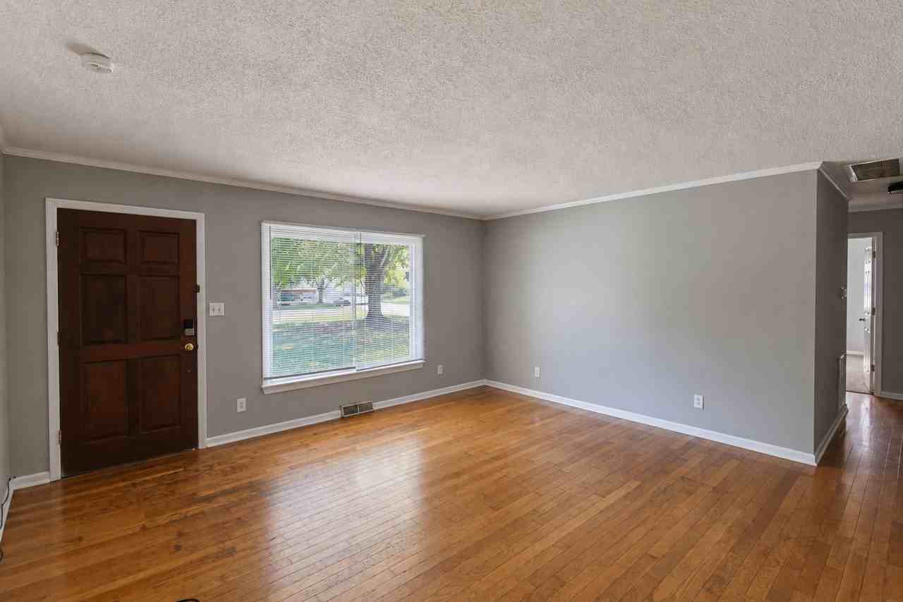 1585 Brookdale Ave - Photo 2 of 33