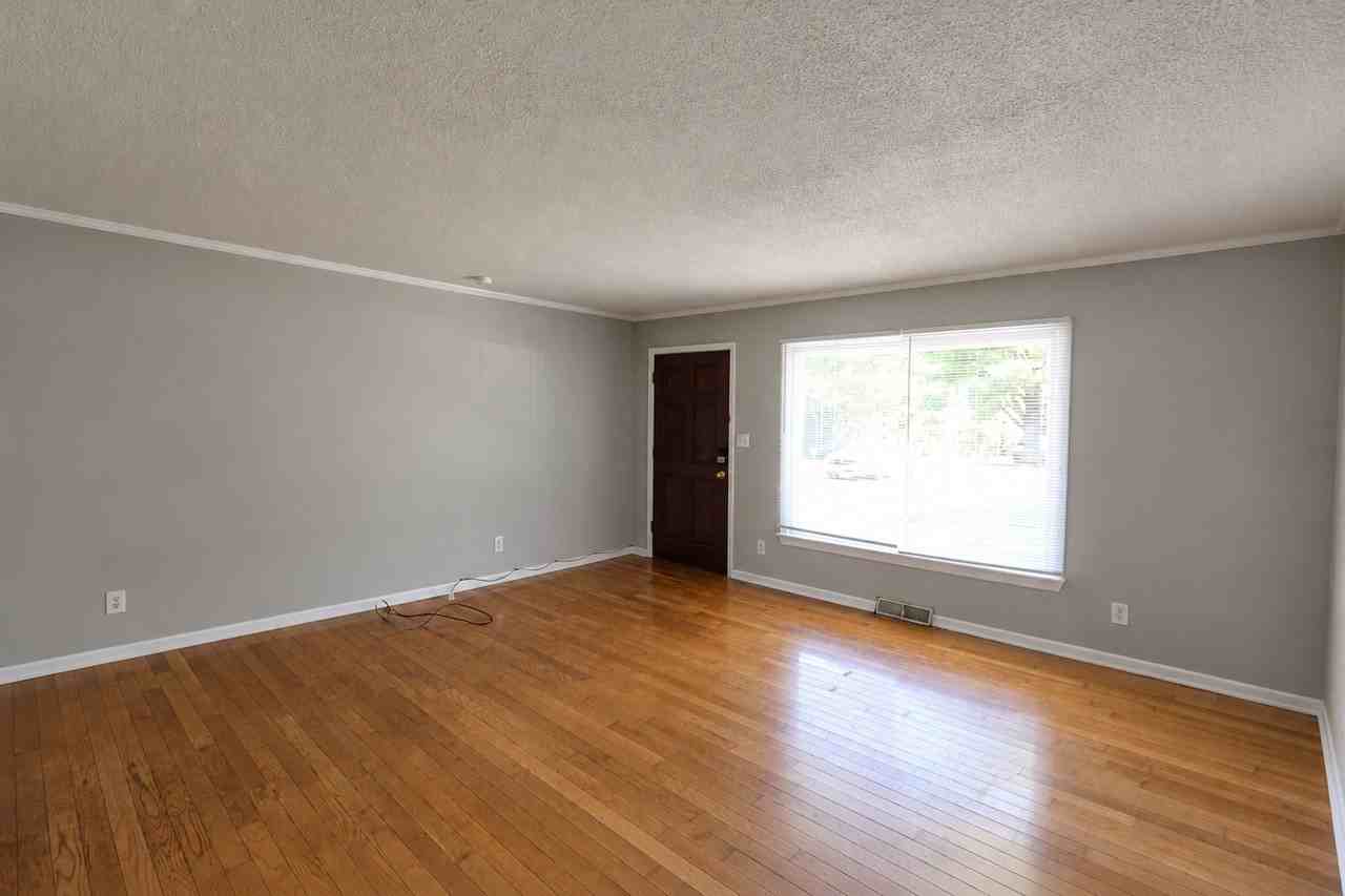 1585 Brookdale Ave - Photo 4 of 33