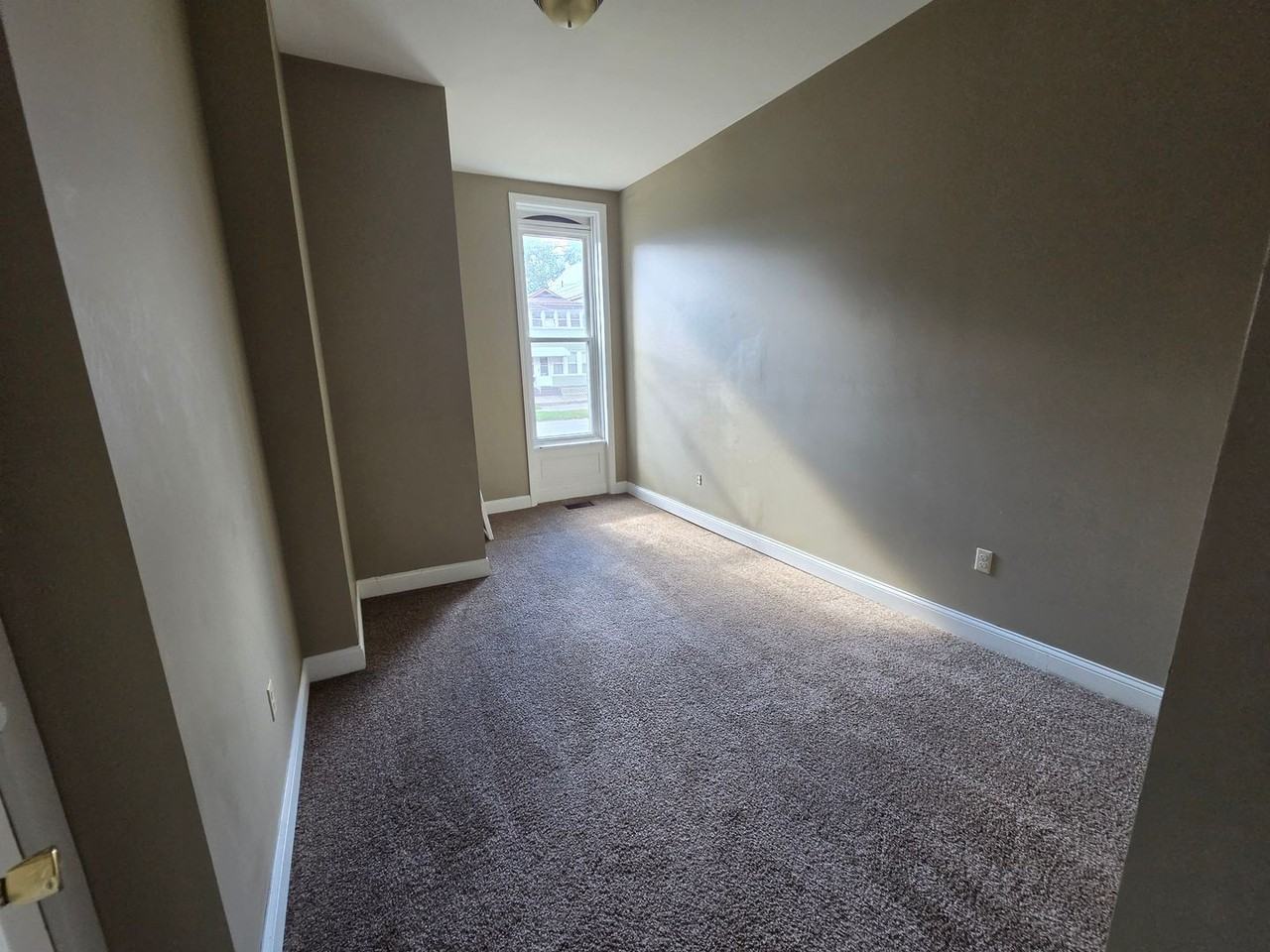 328 E 8th St #B - Photo 2 of 5