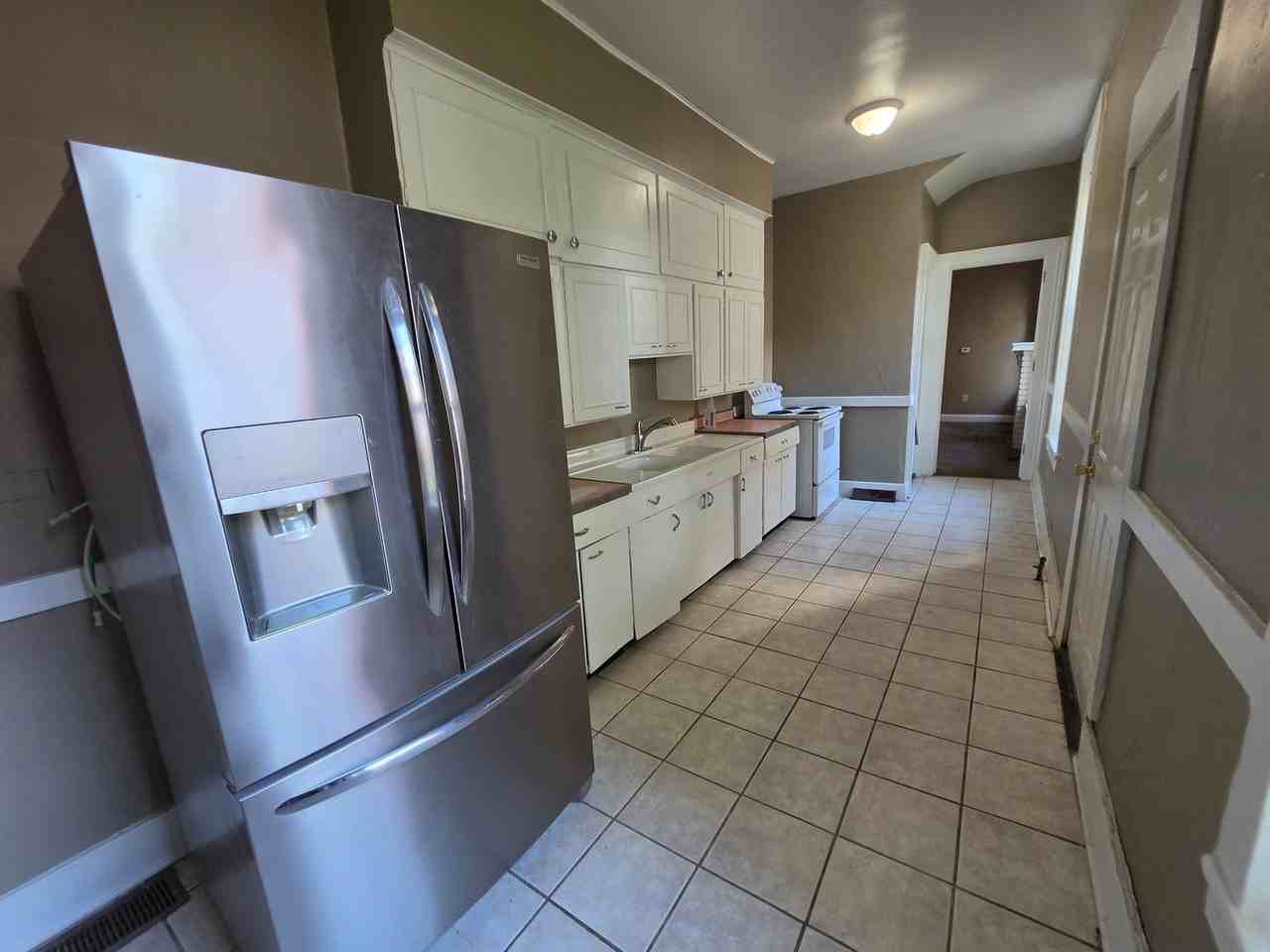 328 E 8th St #B - Photo 5 of 5