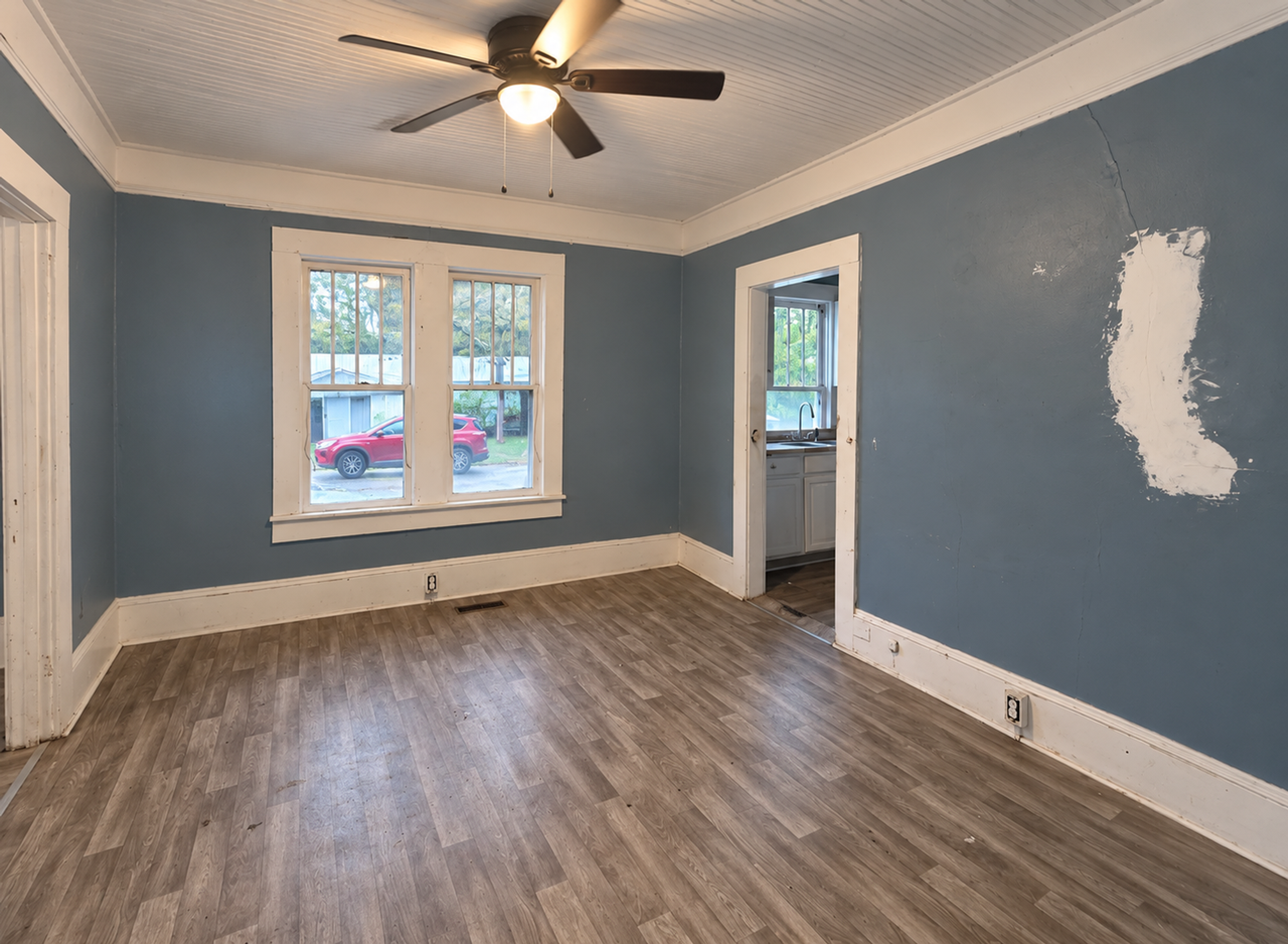 1109 Radium Springs Rd - Photo 3 of 8