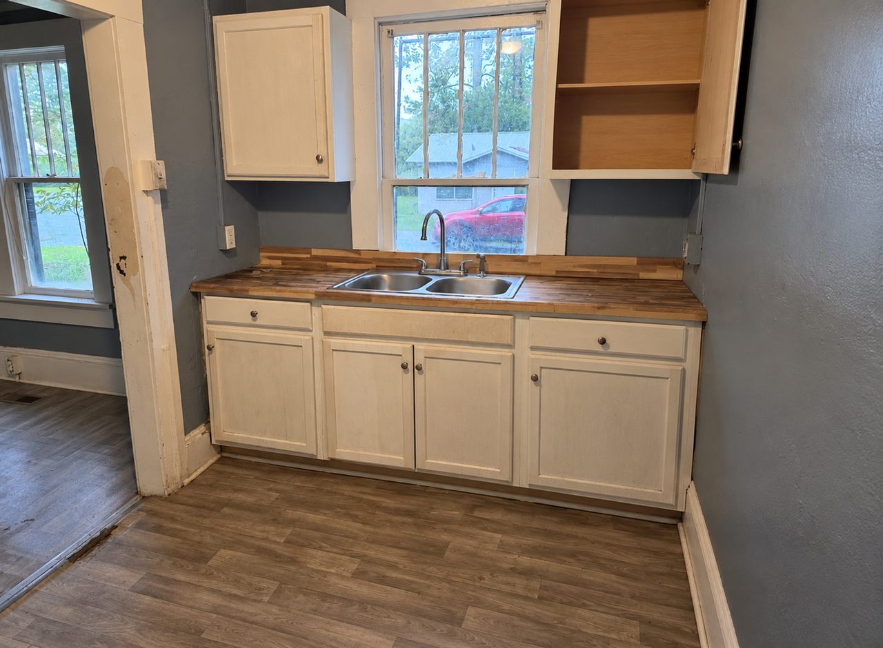 1109 Radium Springs Rd - Photo 4 of 8