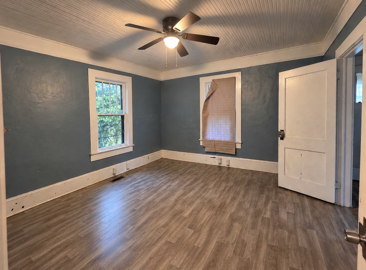 1109 Radium Springs Rd - Photo 5 of 8