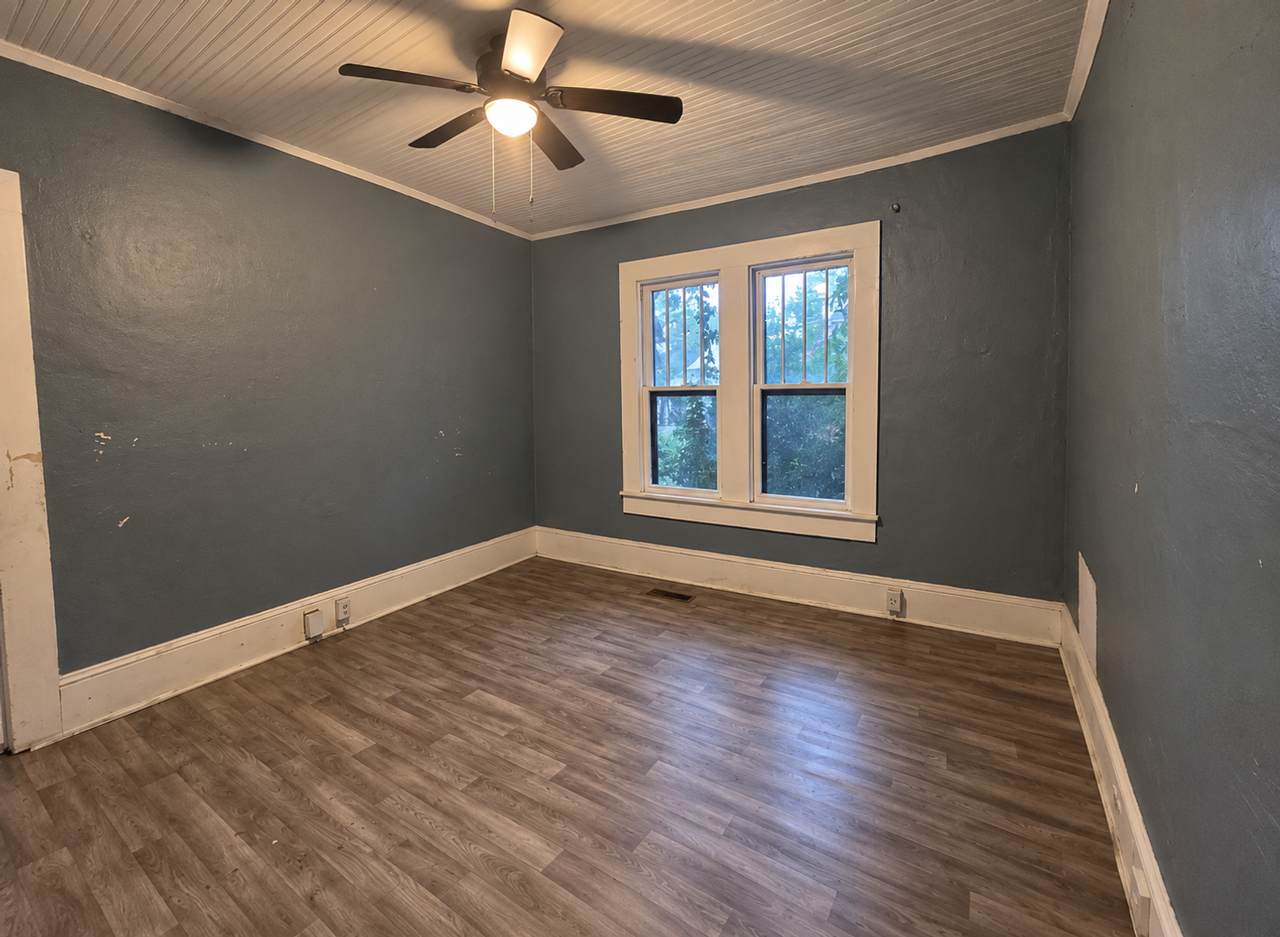 1109 Radium Springs Rd - Photo 6 of 8