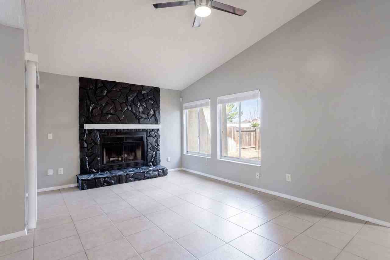 2215 Oakbridge Way - Photo 4 of 21