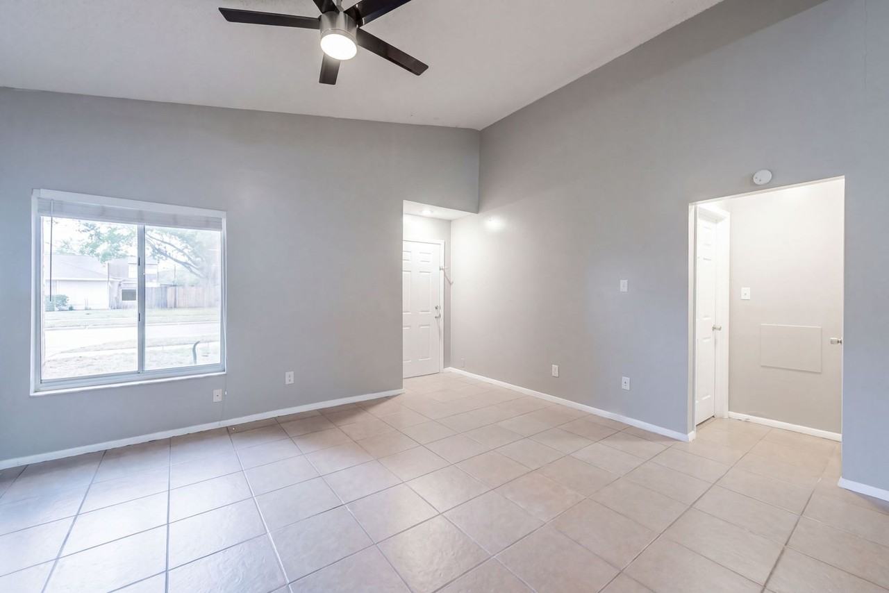 2215 Oakbridge Way - Photo 6 of 21