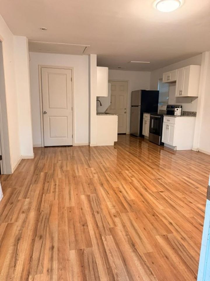 2917 Hood St - Photo 2 of 7