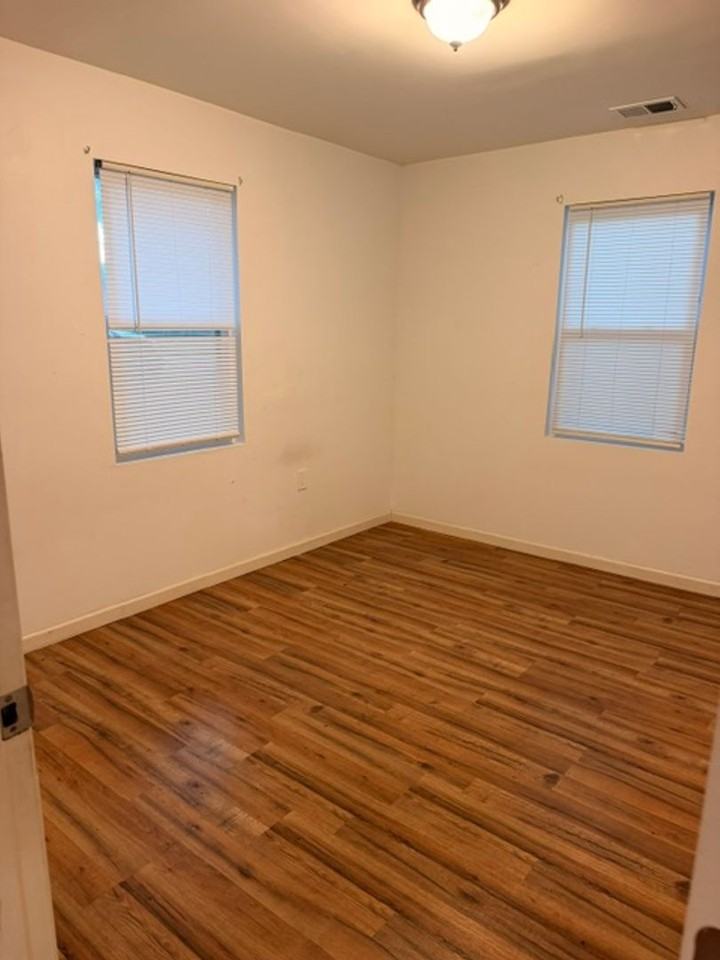2917 Hood St - Photo 6 of 7