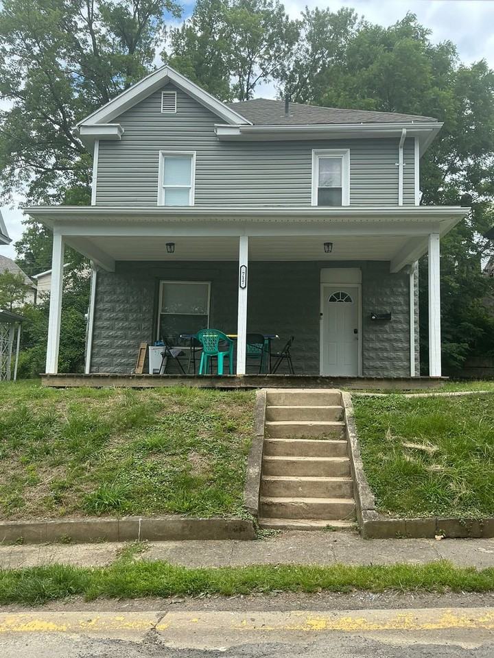 717 Wells St - Photo 3 of 3