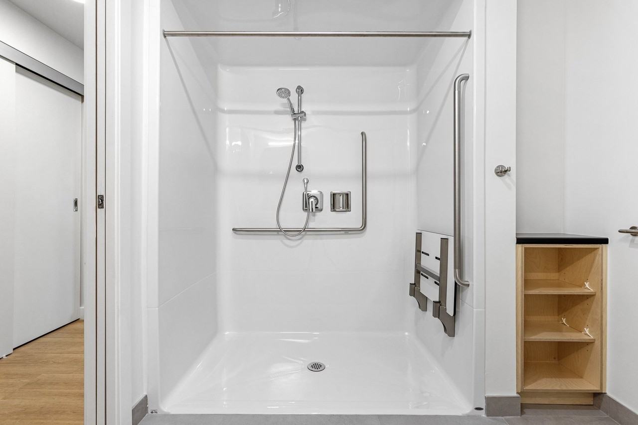 305 Rochester St - Photo 5 of 8