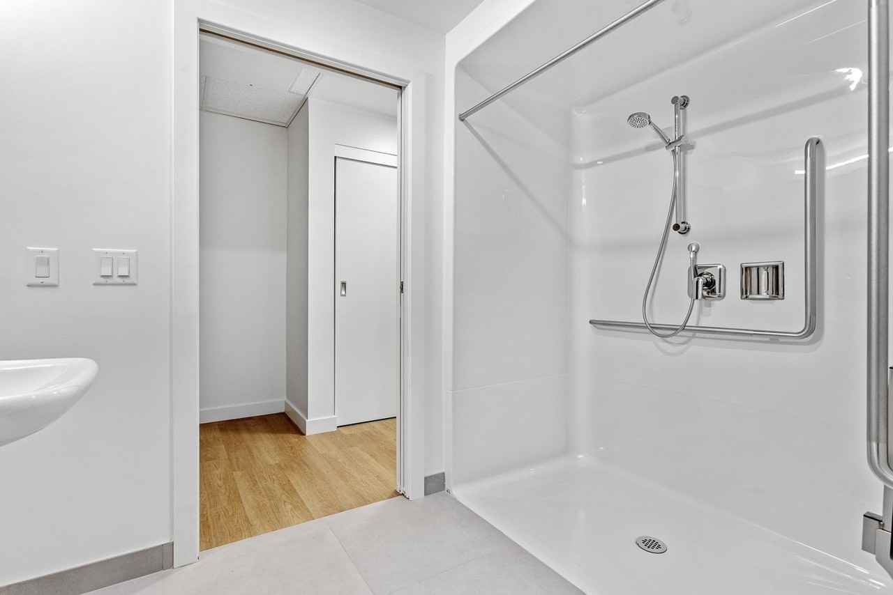 305 Rochester St - Photo 6 of 8