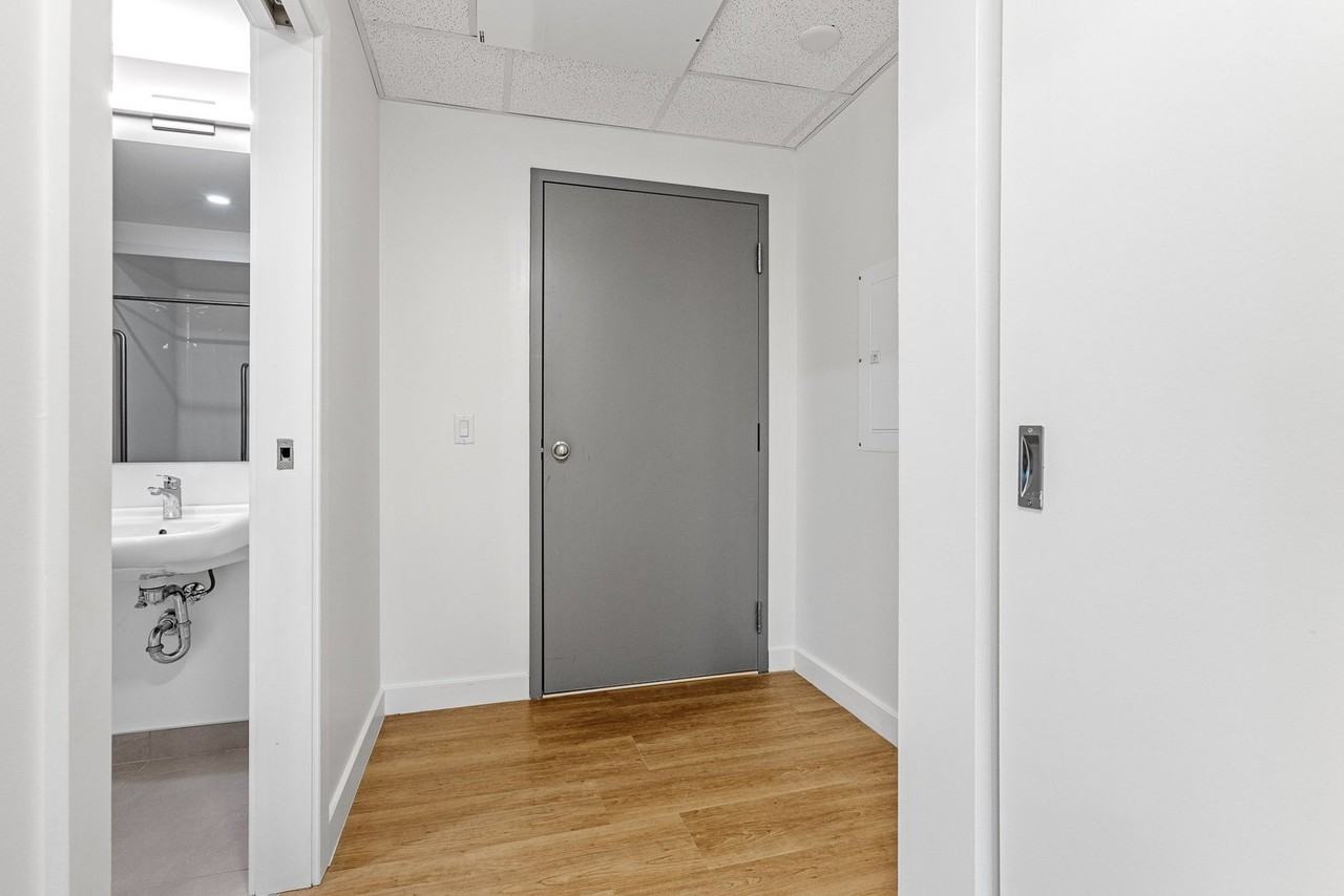 305 Rochester St - Photo 7 of 8