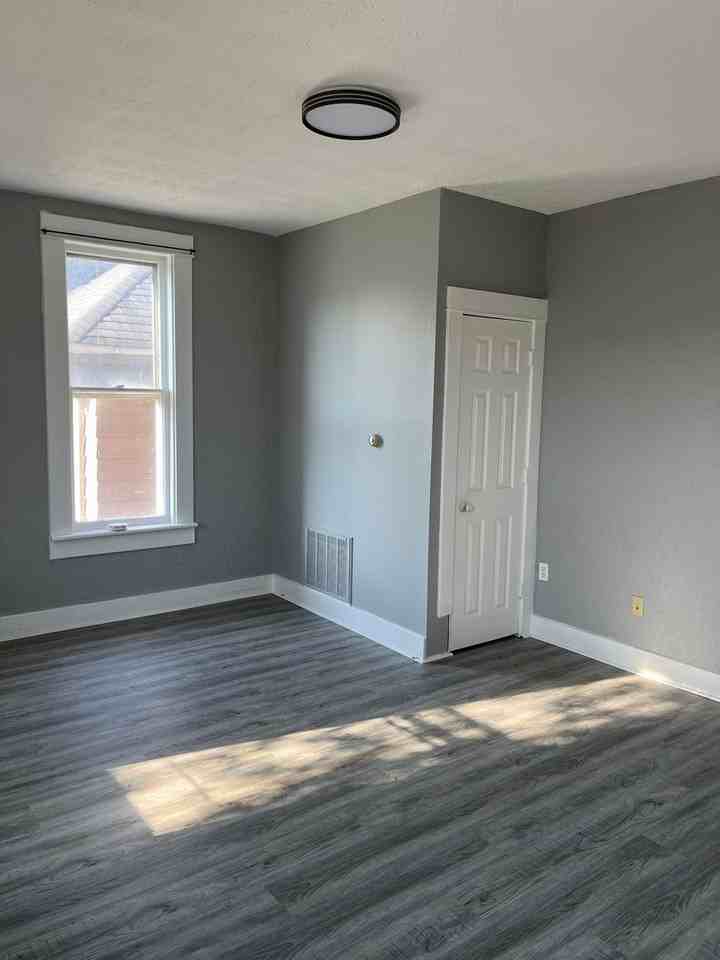 701 W Beardsley - Photo 4 of 15