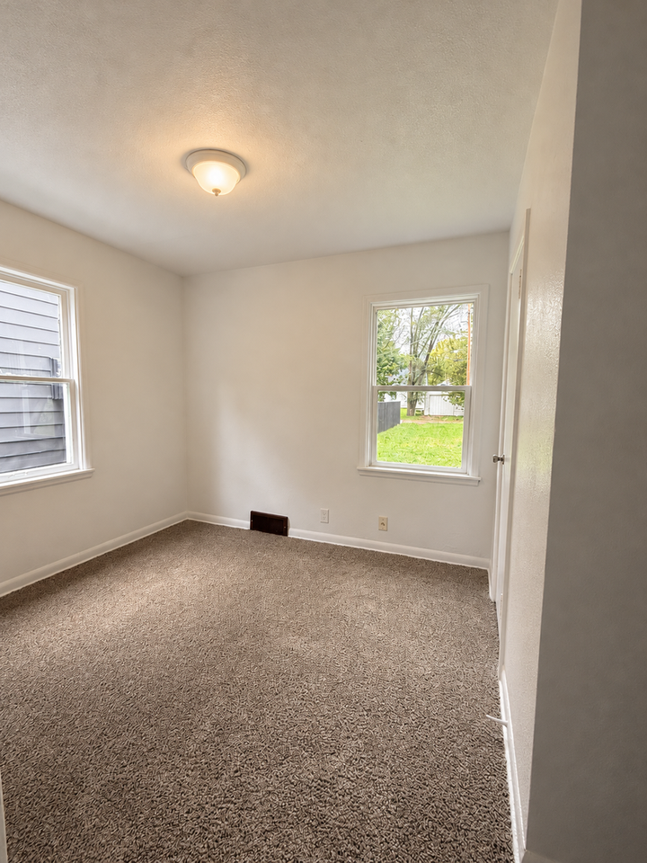 1317 Huey St - Photo 2 of 8