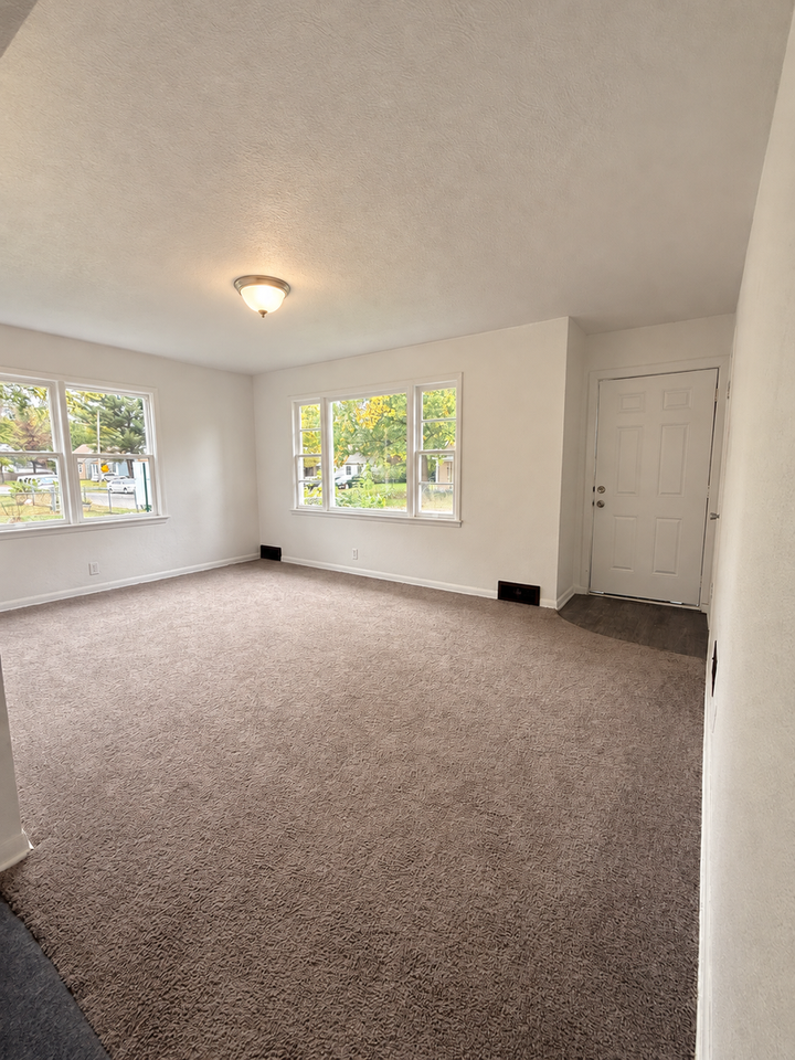 1317 Huey St - Photo 3 of 8