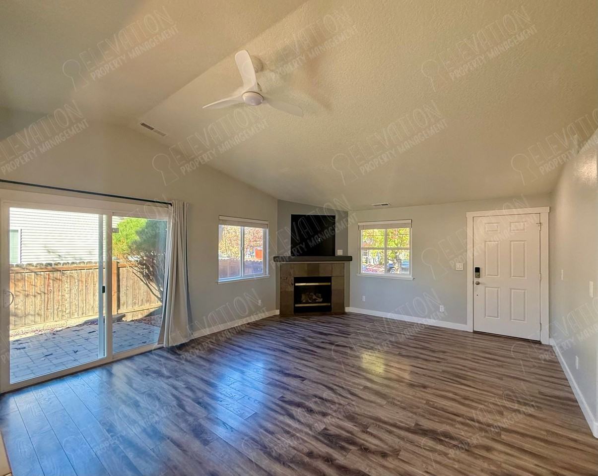 61049 Larkspur Loop - Photo 3 of 20