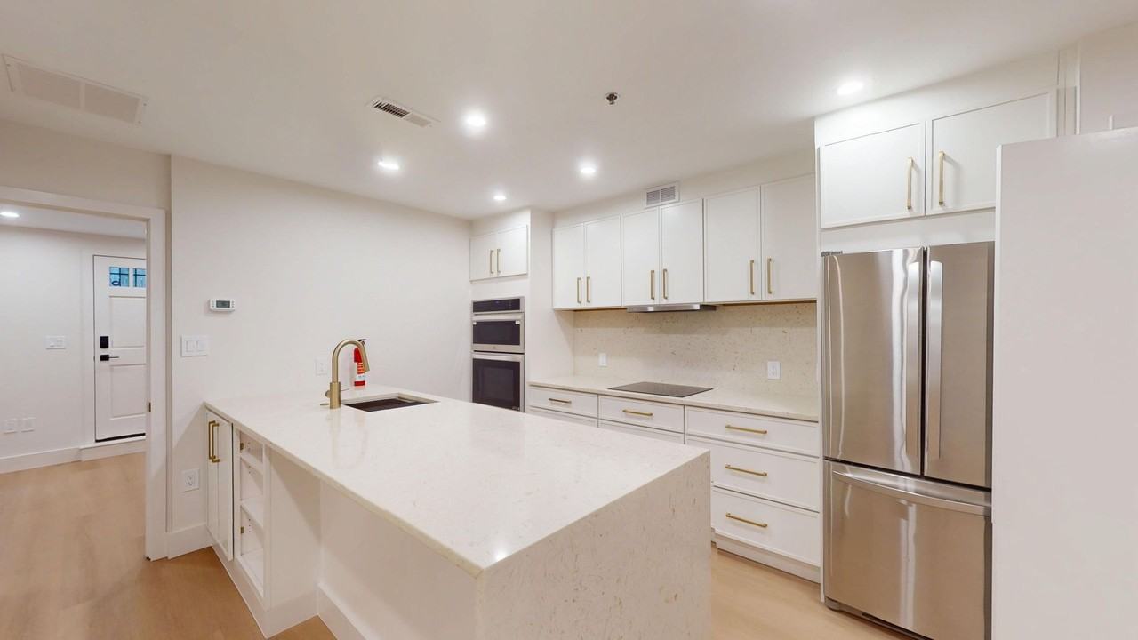 2145 N St Nw - Photo 4 of 13