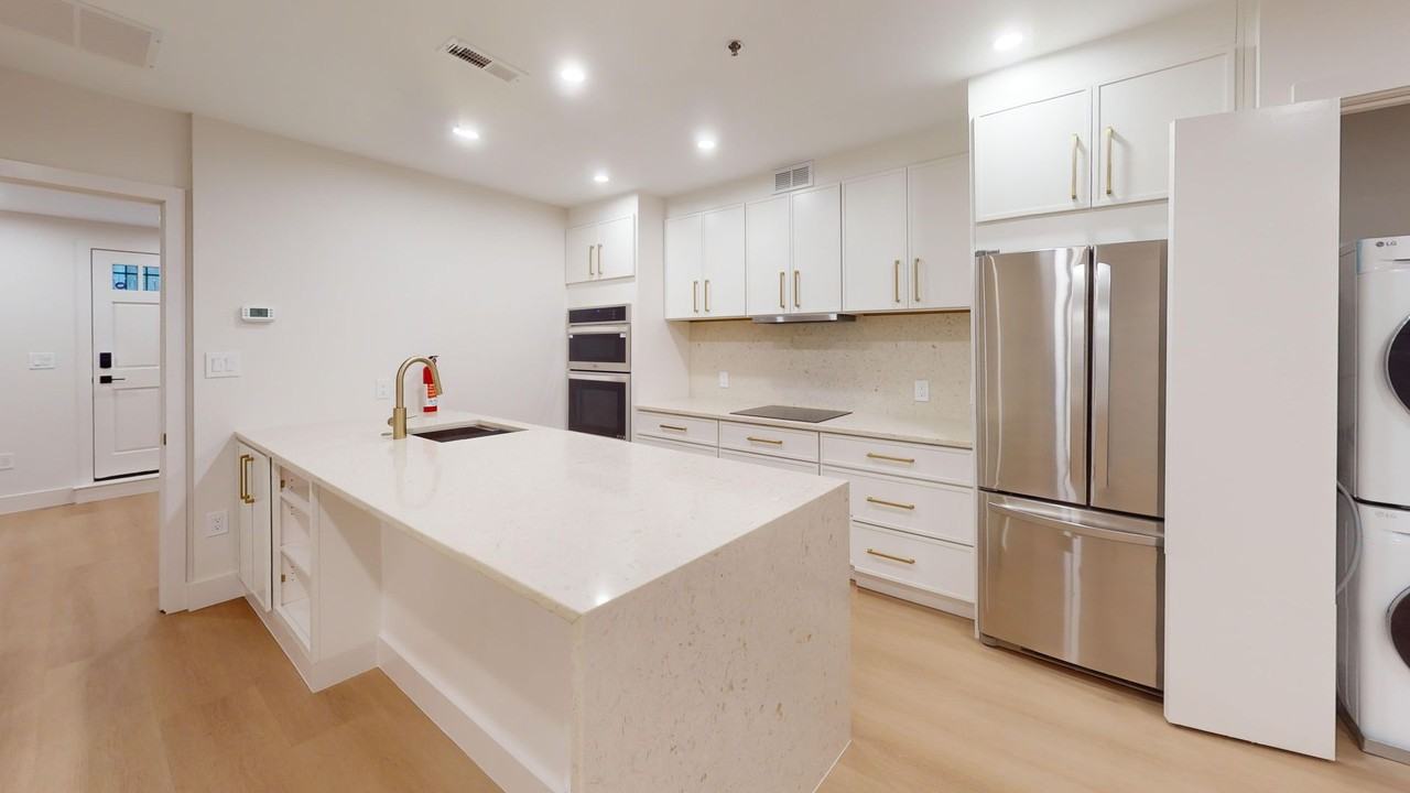 2145 N St Nw - Photo 5 of 13