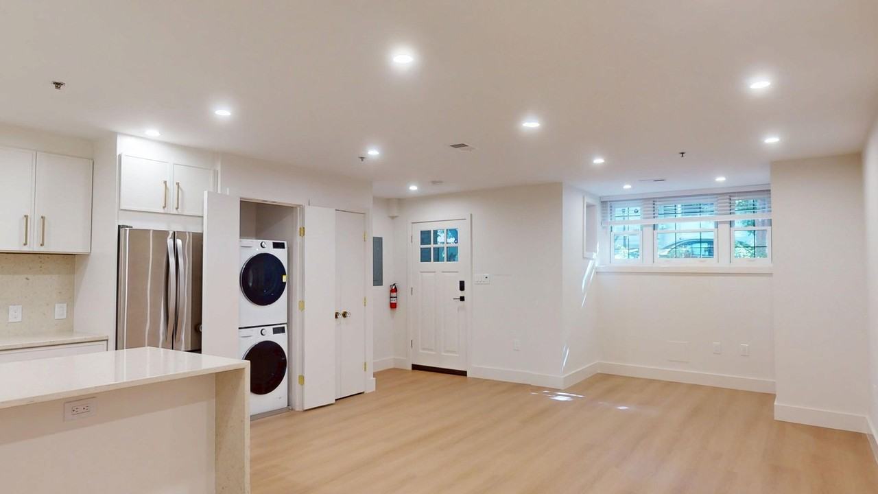 2145 N St Nw - Photo 7 of 13