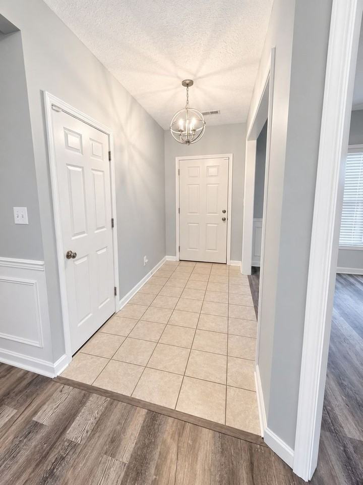9822 Collier Ln - Photo 4 of 27