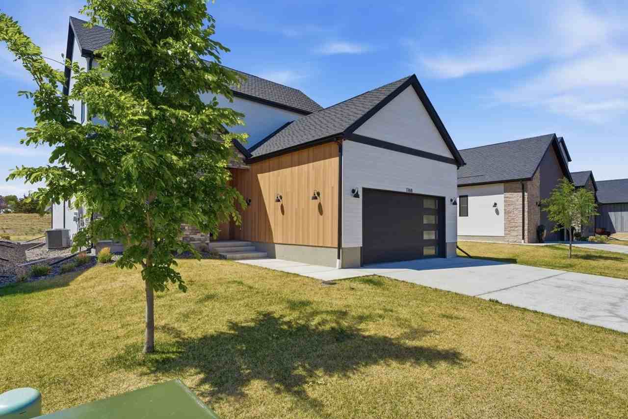 1768 Barefoot Dr - Photo 2 of 26