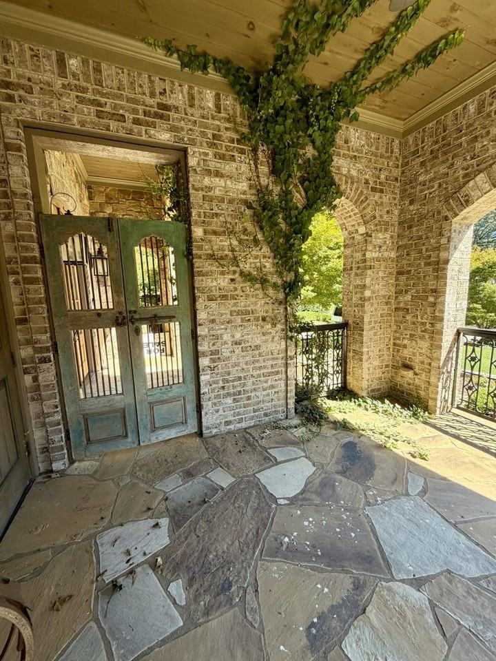 1067 Glenwood Dr - Photo 2 of 10