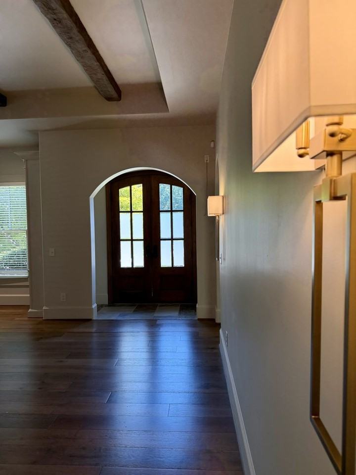1067 Glenwood Dr - Photo 3 of 10