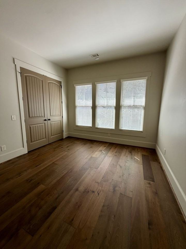 1067 Glenwood Dr - Photo 7 of 10