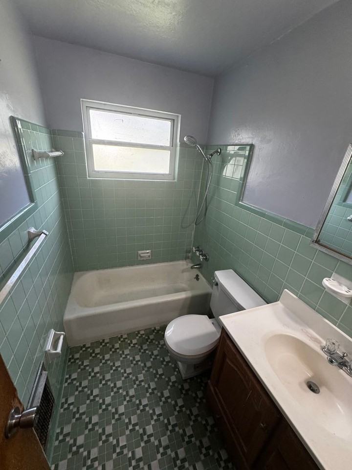 401 W Seminole Ave - Photo 2 of 7