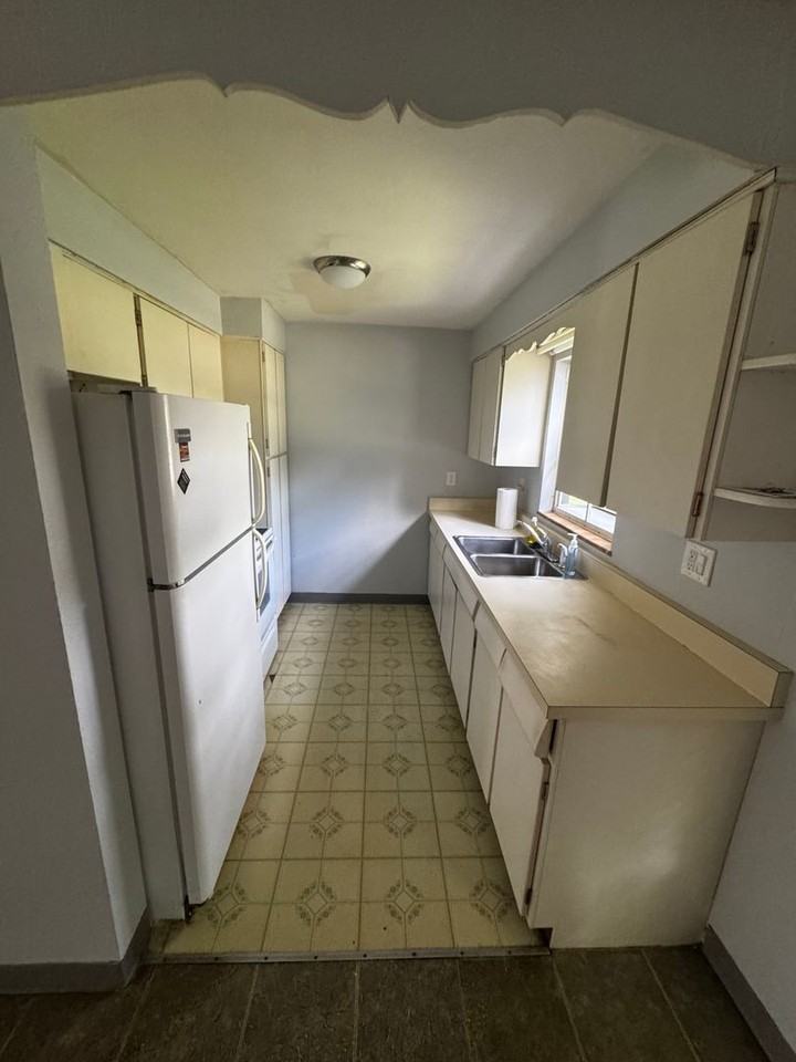 401 W Seminole Ave - Photo 3 of 7