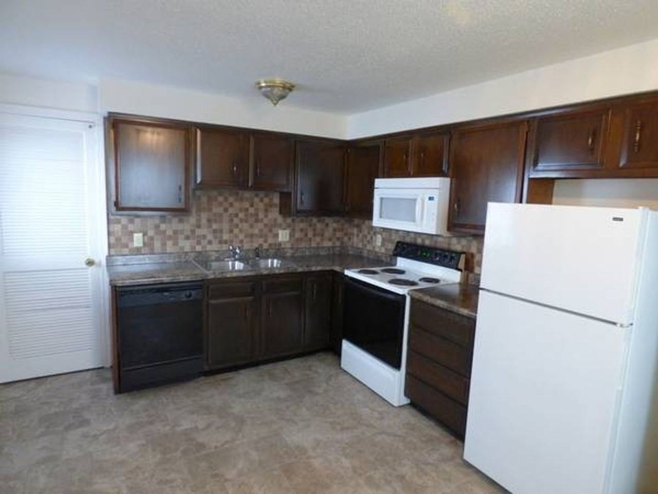 5527 Hoagland Ave - Photo 4 of 13