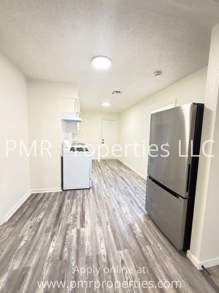 708 Nw 34th St - Photo 3 of 8