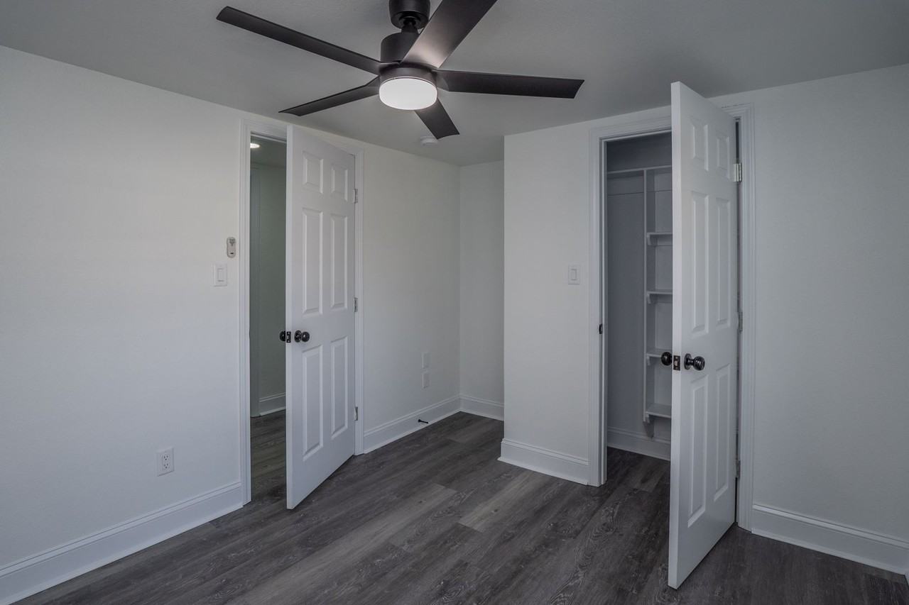 601 S Border St - Photo 5 of 32