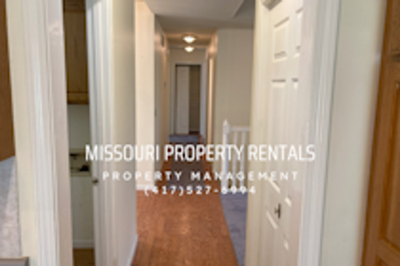 960 Skyline Dr - Photo 4 of 18